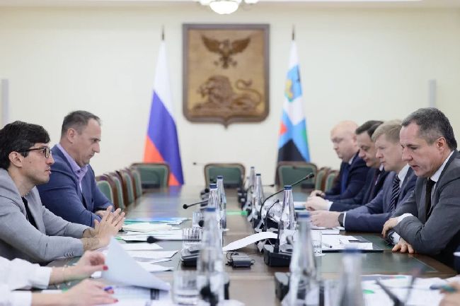 Вячеслав Гладков провёл рабочее совещание с гендиректором ГК «Русагро» Тимуром Липатовым