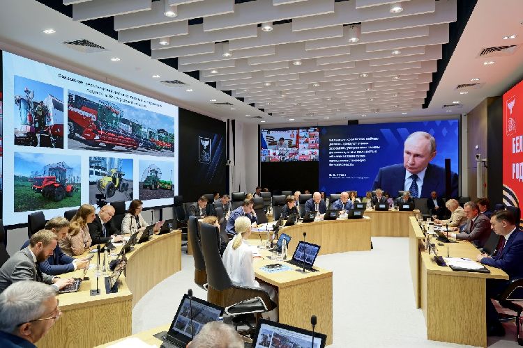 Вячеслав Гладков: По итогам уборочной кампании в 2025 году планируем увеличить валовый сбор зерновых на 270 тысяч тонн по сравнению с 2024 годом